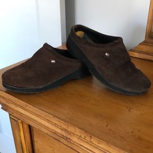 Women’s size 7, dark chocolate brown, suede slides